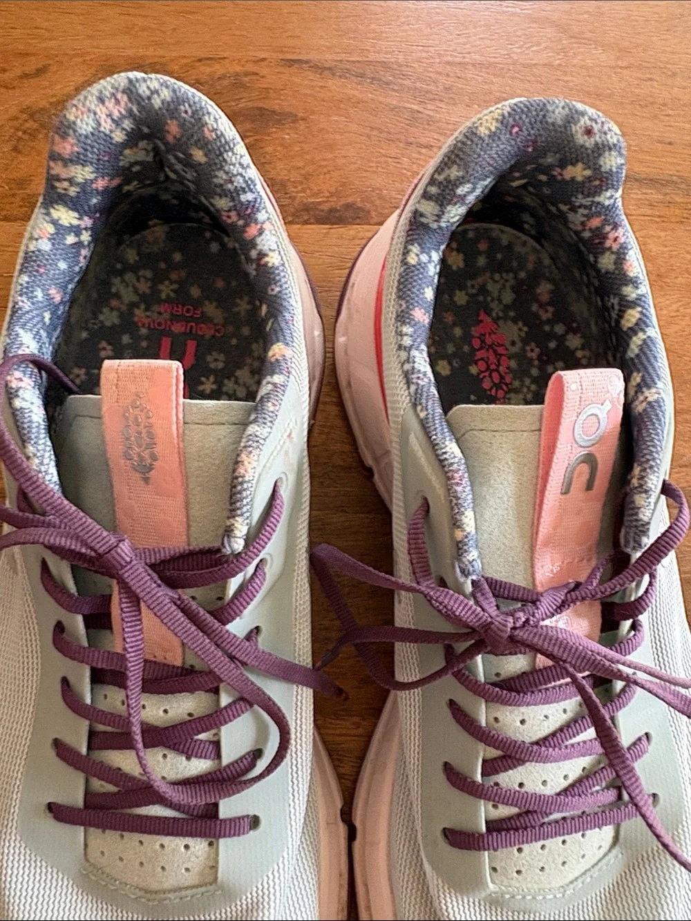 On Cloud- Women's running shoes Light Blue with Pink & Purple Accent